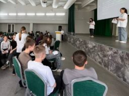 В МОУ Гимназии № 16 прошел исторический квиз “Без срока давности”!
12 ноября 2025 года в стенах МОУ Гимназии № 16 состоялась важное событие – проведение всероссийского квиза “Без срока давности”.